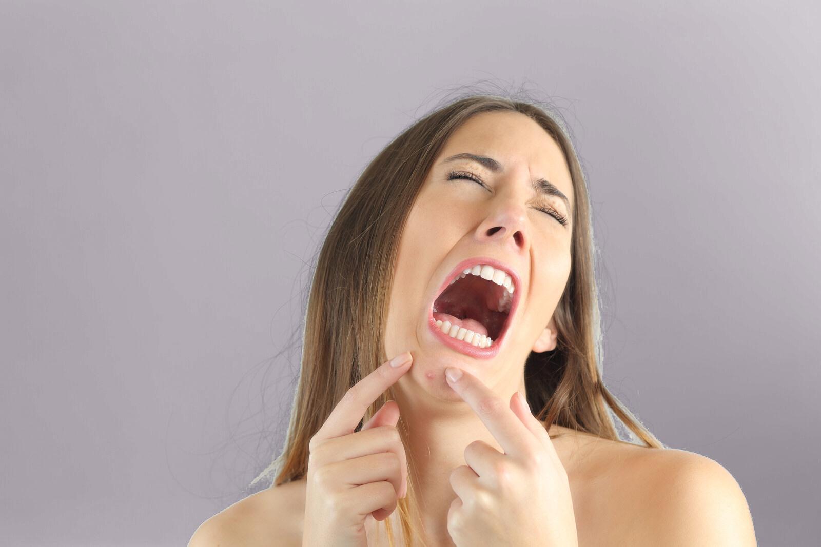 chin and jaw breakouts